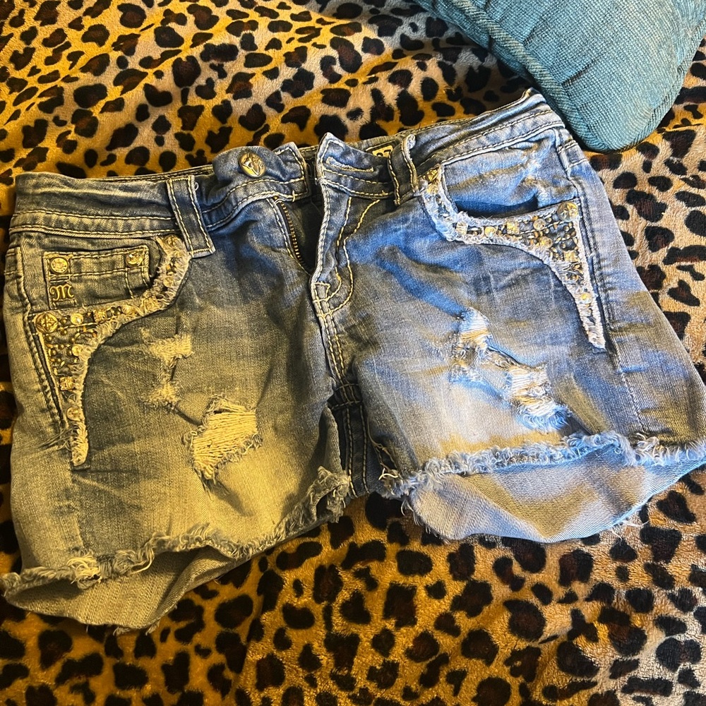 Miss me Jean shorts size 27 mid rise